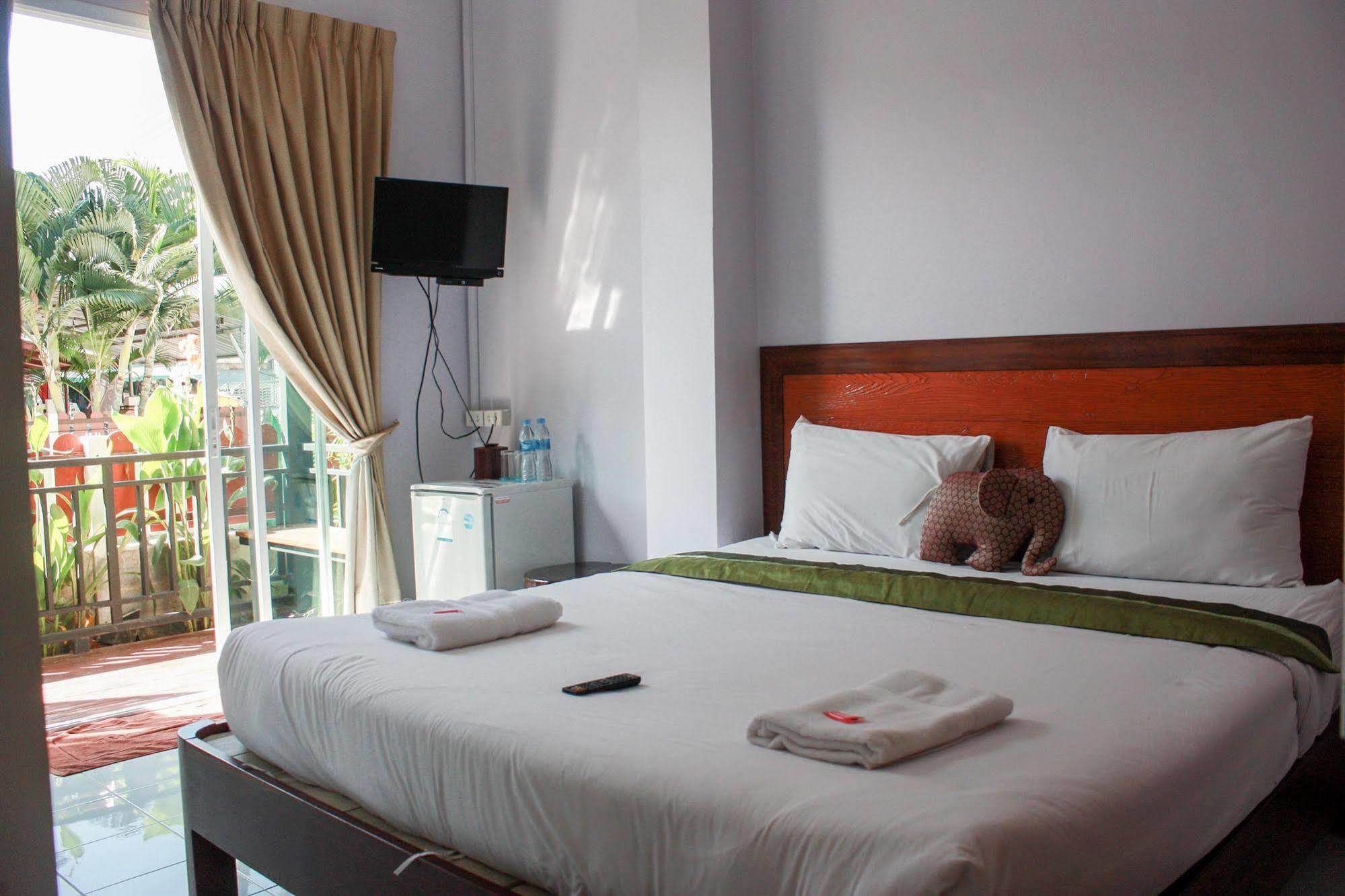 Baan Taklom Chomtalay Hotel Cha-Am Ngoại thất bức ảnh