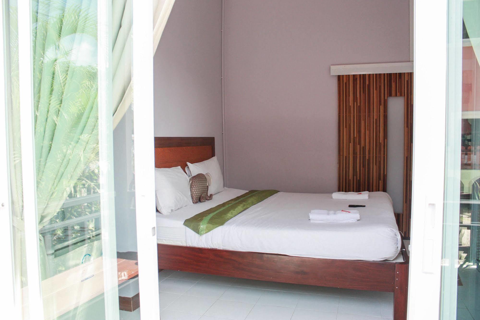 Baan Taklom Chomtalay Hotel Cha-Am Ngoại thất bức ảnh